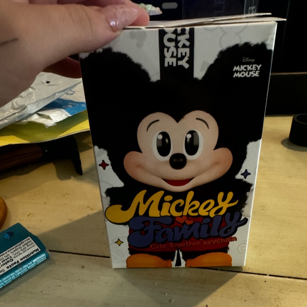 Disney pop mart Mickey Family Keychain  blind Box